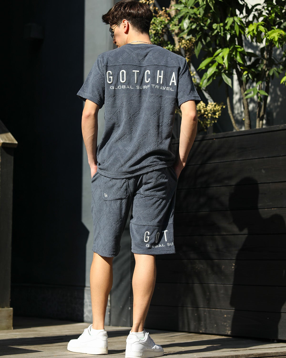 チャコール：180cm/70kg(Lサイズ着用)