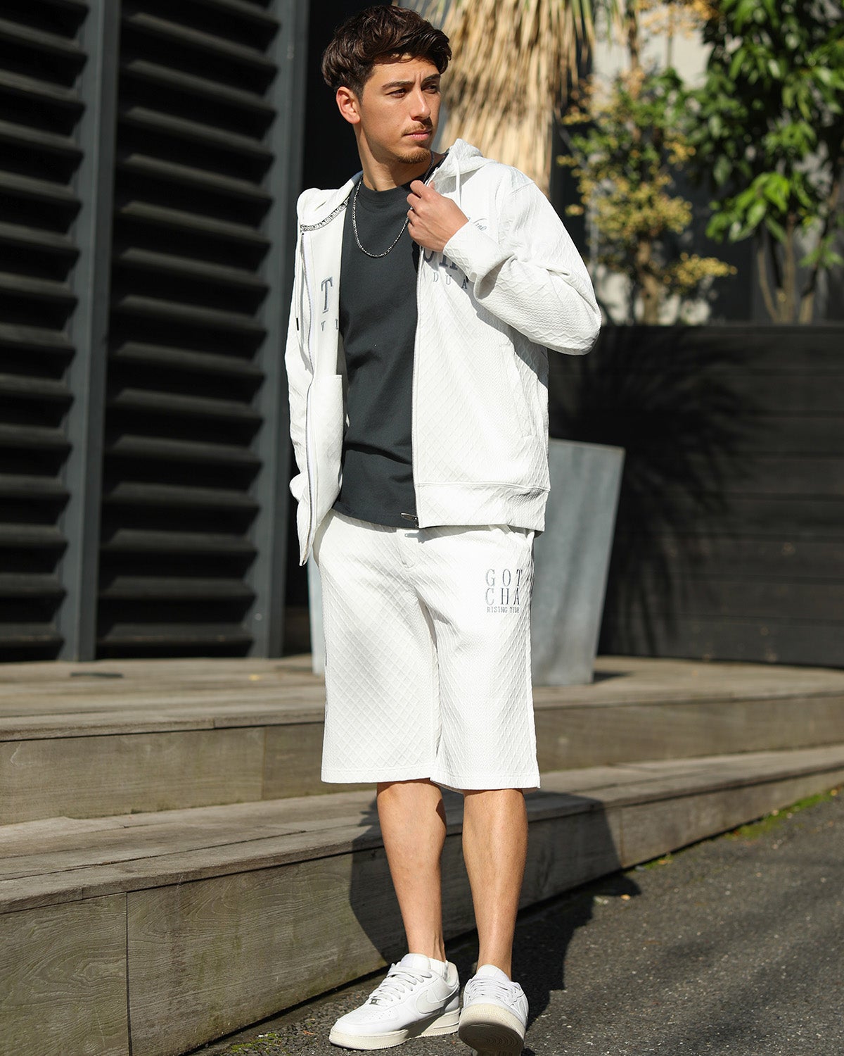 ホワイト：180cm/70kg(Lサイズ着用)