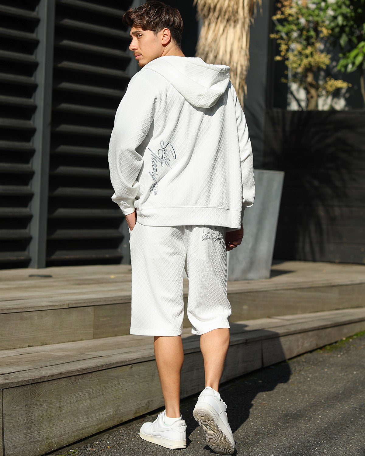 ホワイト：180cm/70kg(Lサイズ着用)