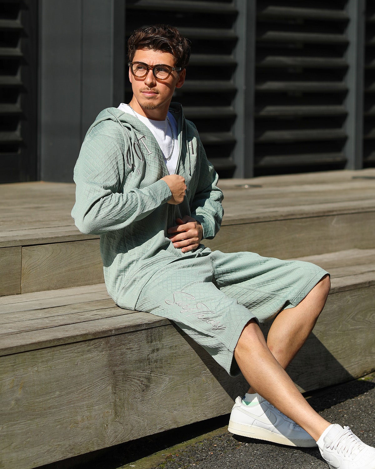 グリーングレー：180cm/70kg(Lサイズ着用)