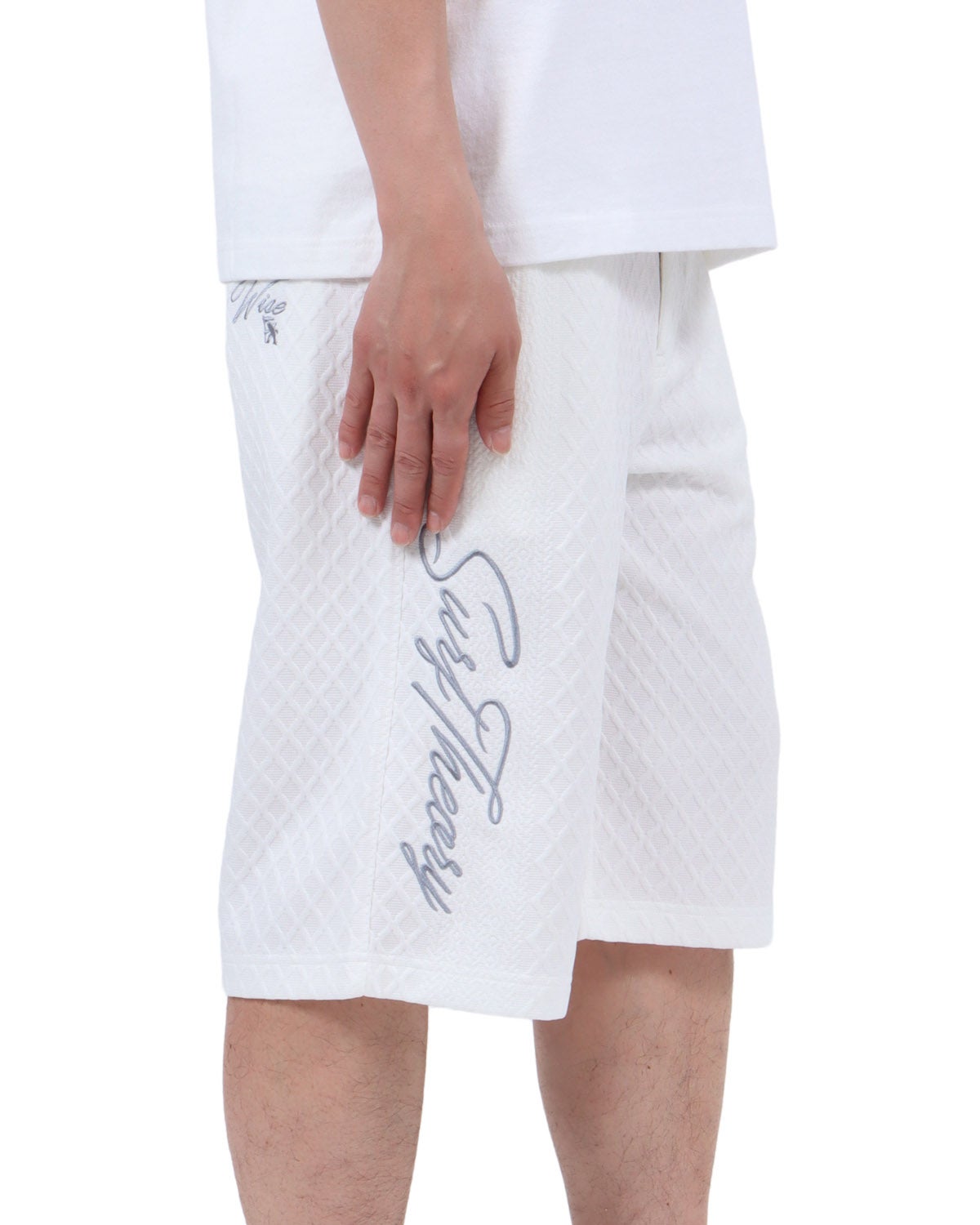 ホワイト：174cm62kg(Lサイズ着用)