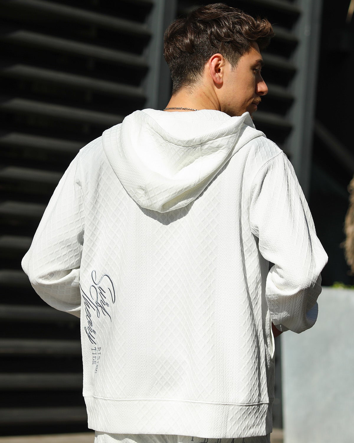 ホワイト：180cm/70kg(Lサイズ着用)