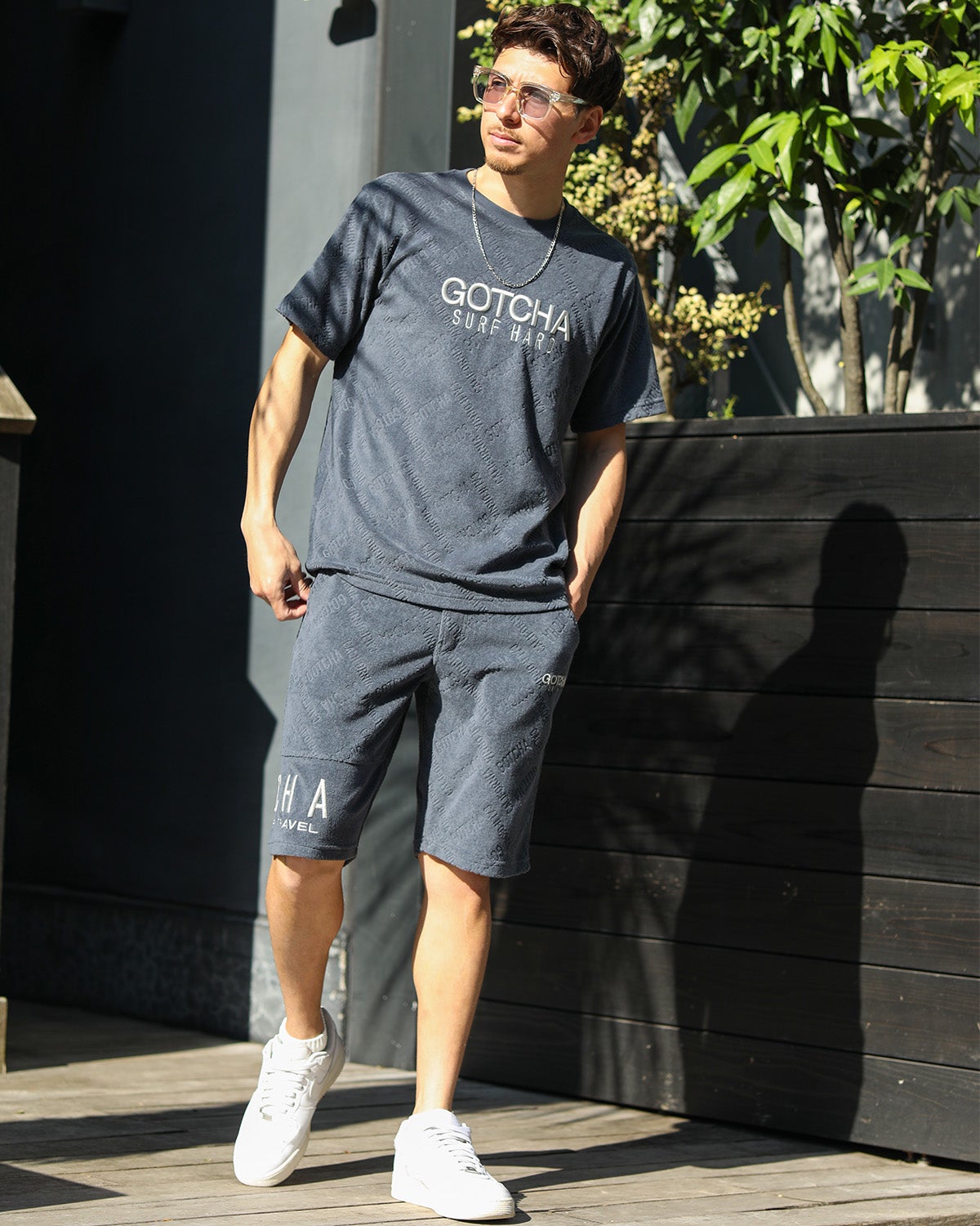 チャコール：180cm/70kg(Lサイズ着用)