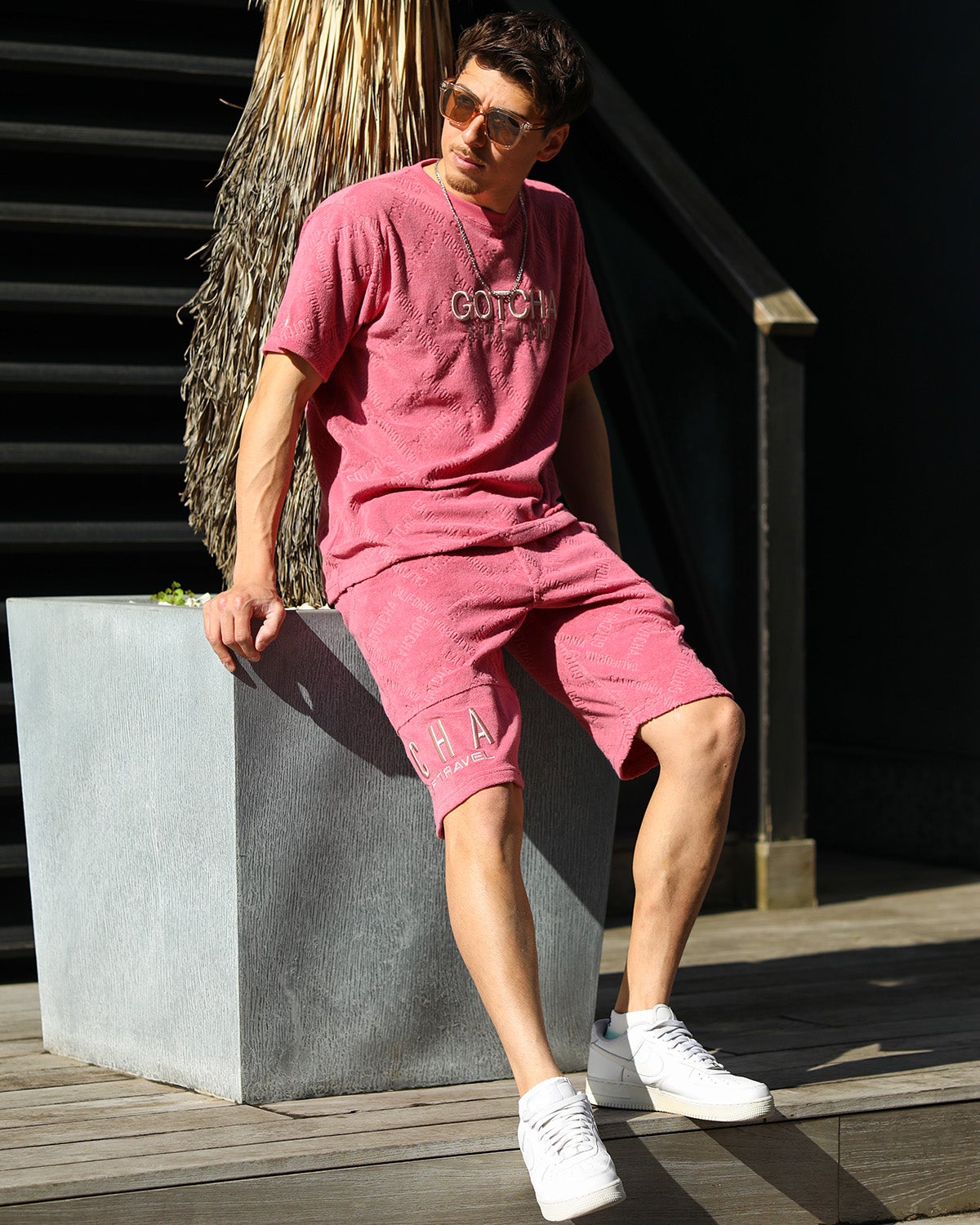 ピンク：180cm/70kg(Lサイズ着用)