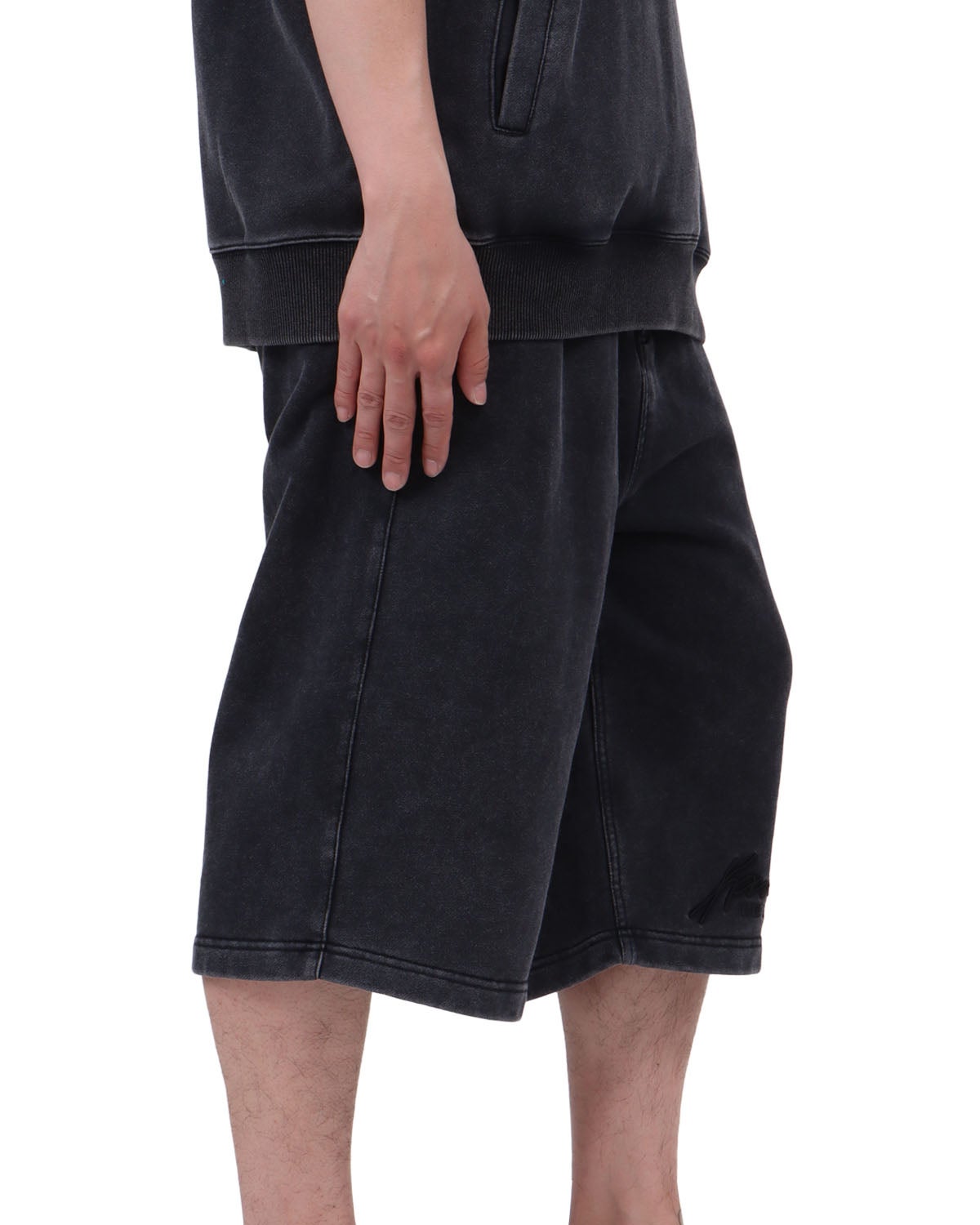 ブラック：174cm62kg(Lサイズ着用)