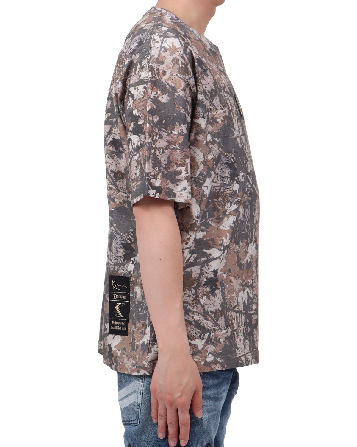 ベージュ：174cm62kg(Lサイズ着用)