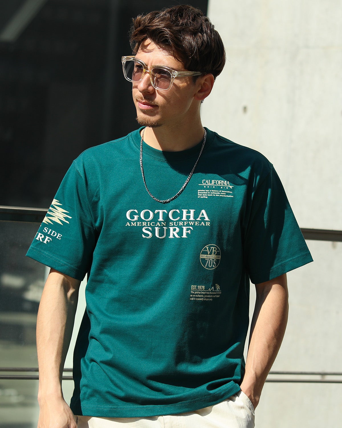 ダークグリーン：180cm/70kg(Lサイズ着用)