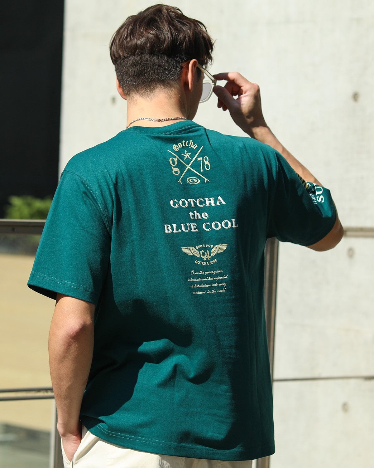 ダークグリーン：180cm/70kg(Lサイズ着用)