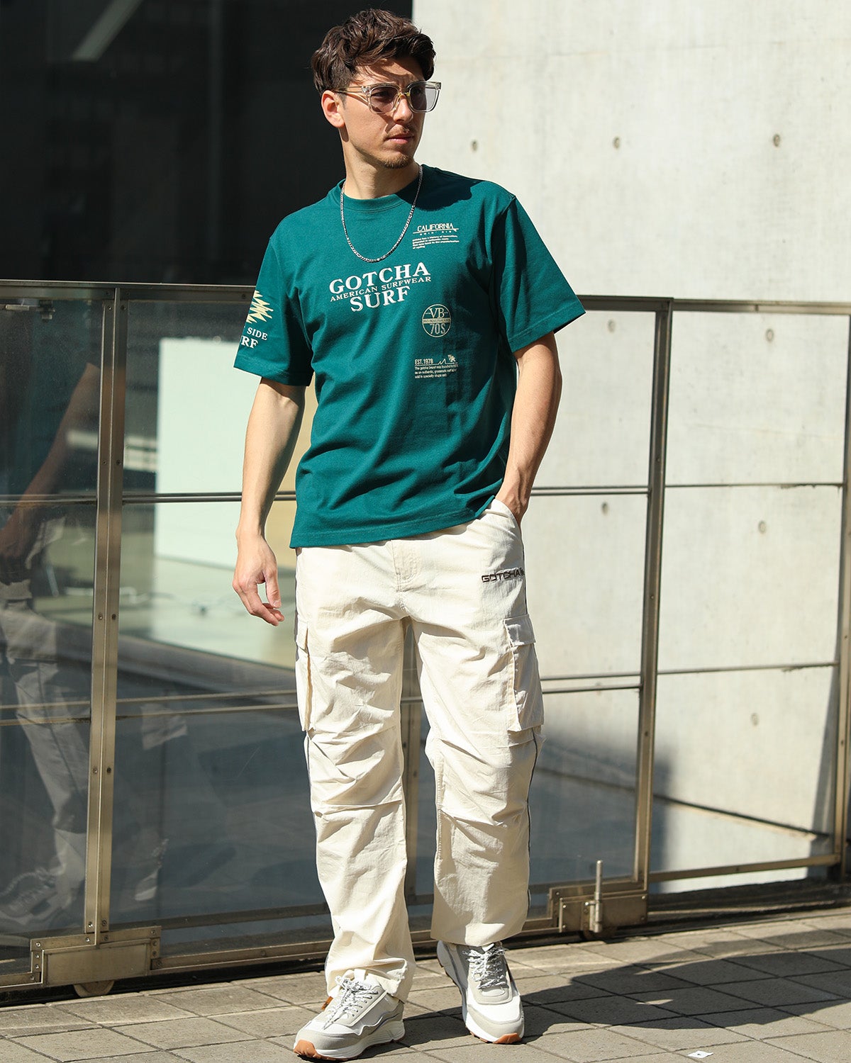 ダークグリーン：180cm/70kg(Lサイズ着用)