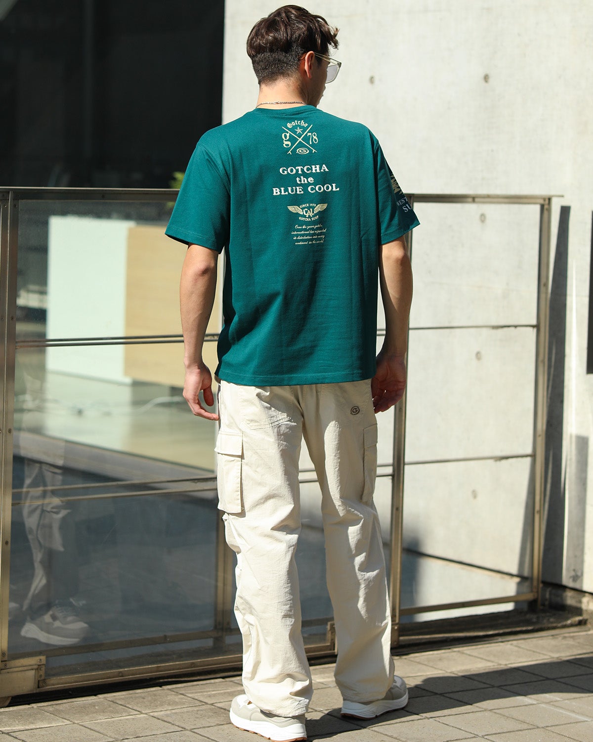 ダークグリーン：180cm/70kg(Lサイズ着用)