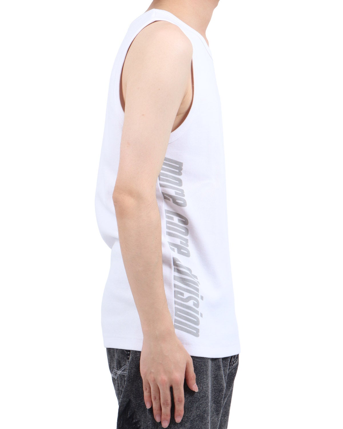 ホワイト：173cm63kg(Lサイズ着用)