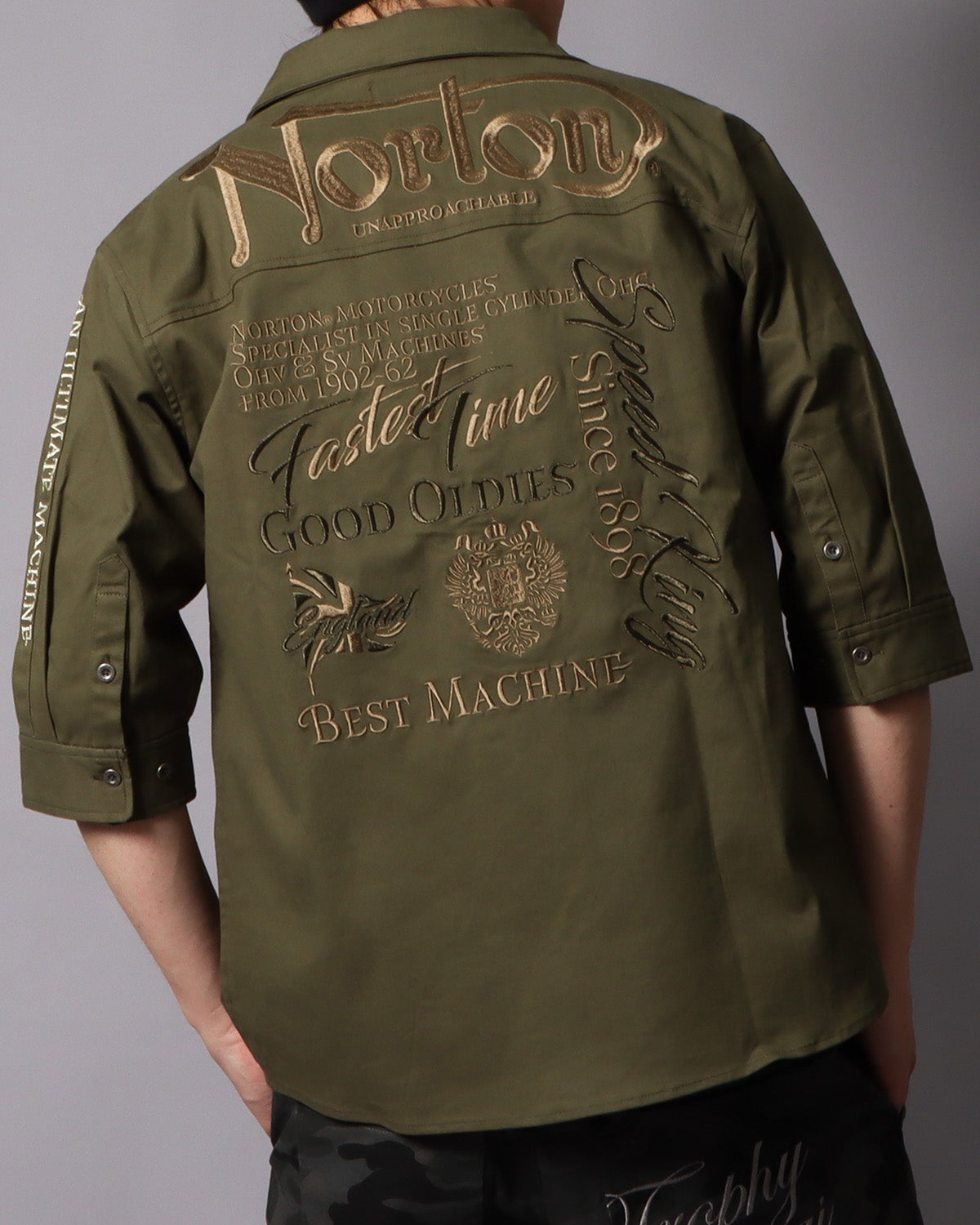 カーキ：178cm/75kg(Lサイズ着用）