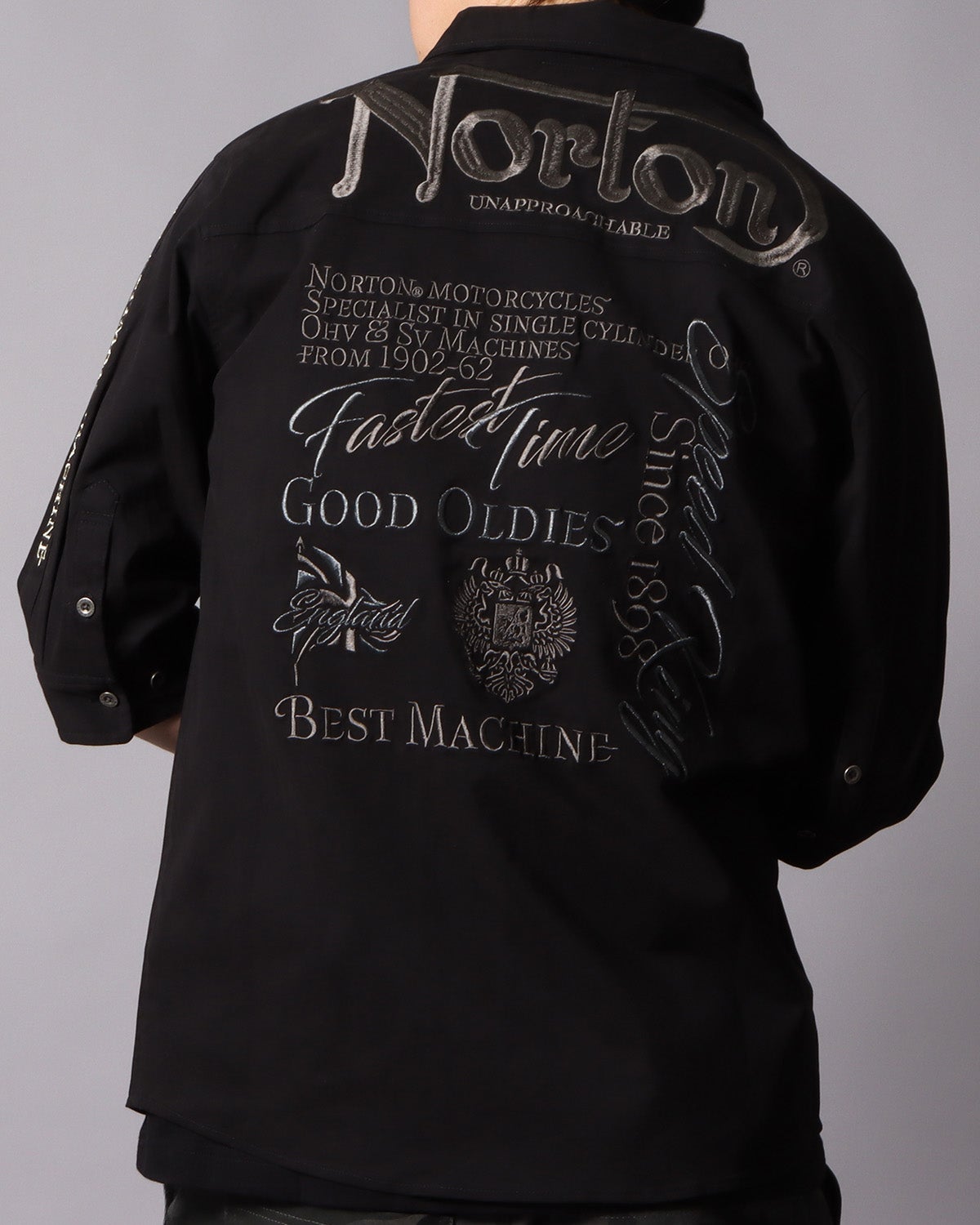 ブラック：178cm/75kg(Lサイズ着用）