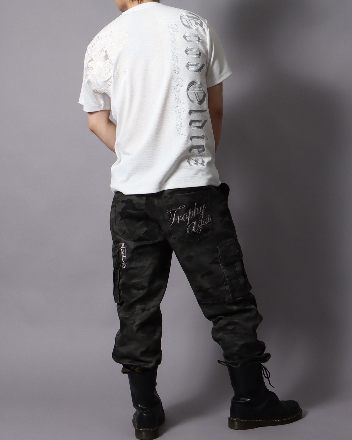 ホワイト：178cm/75kg(Lサイズ着用）