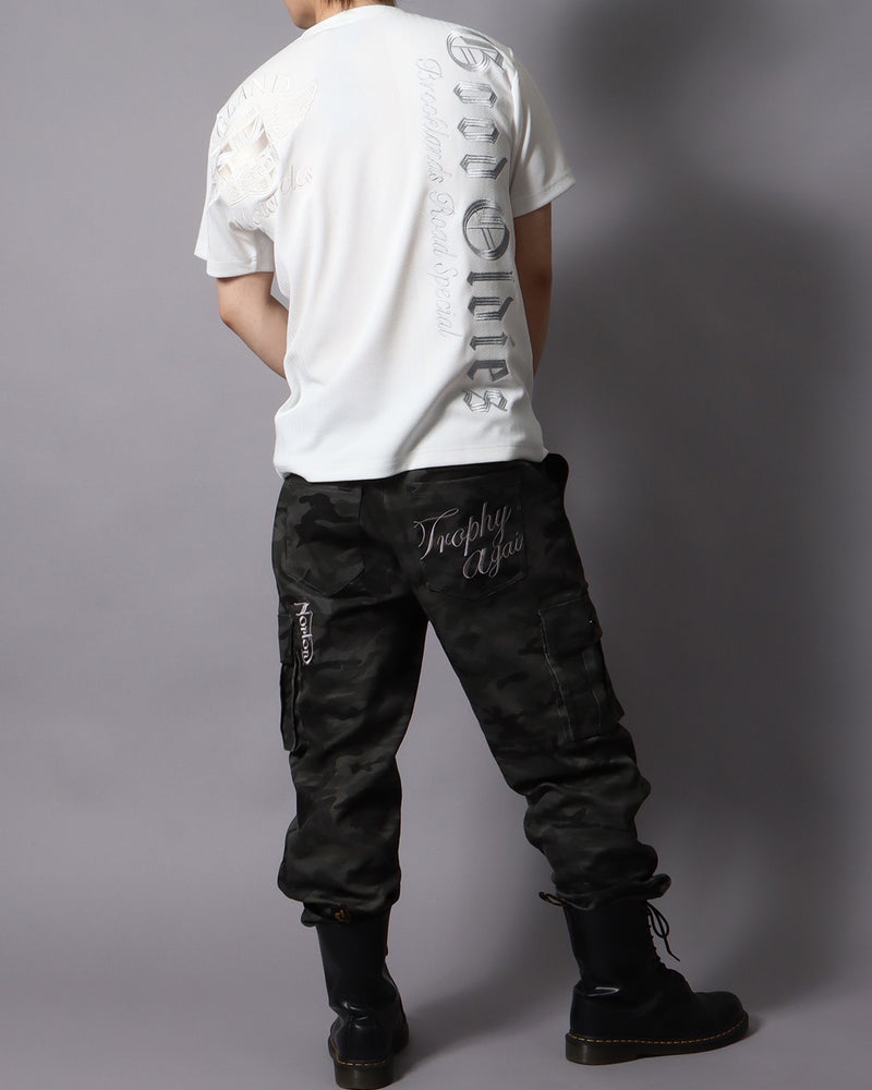 ホワイト：178cm/75kg(Lサイズ着用）