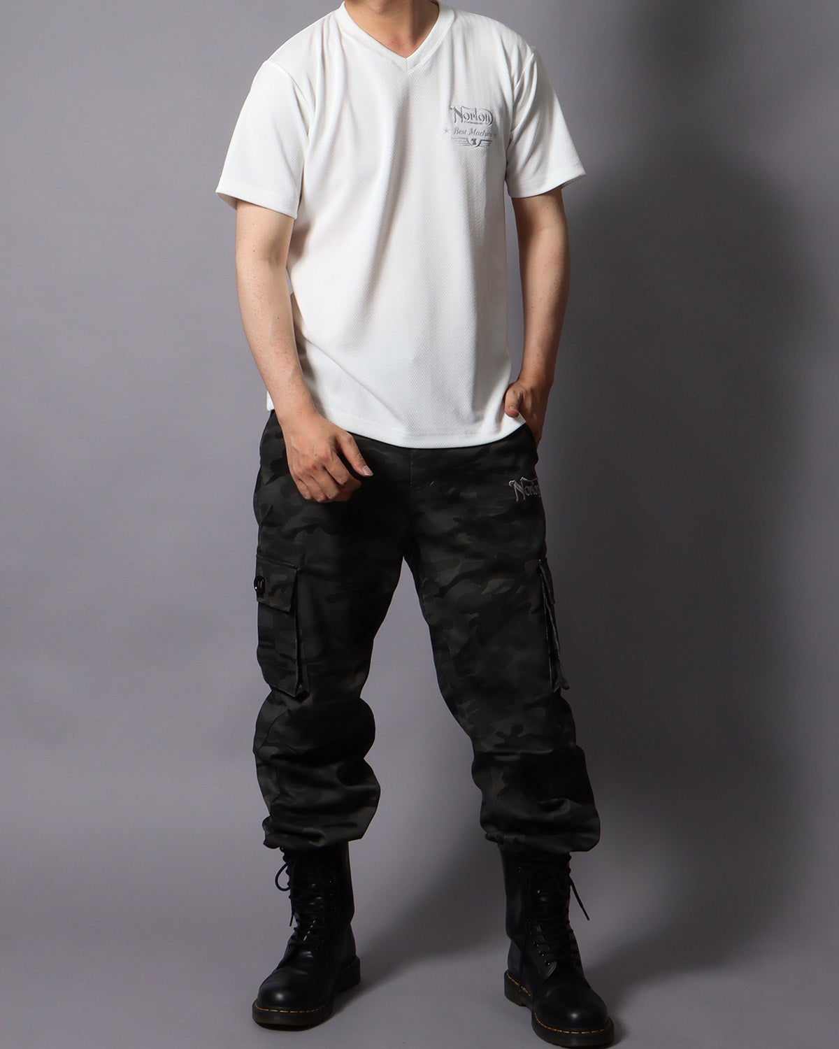 ホワイト：178cm/75kg(Lサイズ着用）