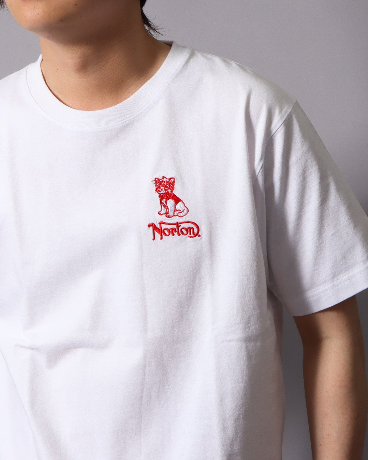 ホワイト：178cm/75kg(Lサイズ着用）