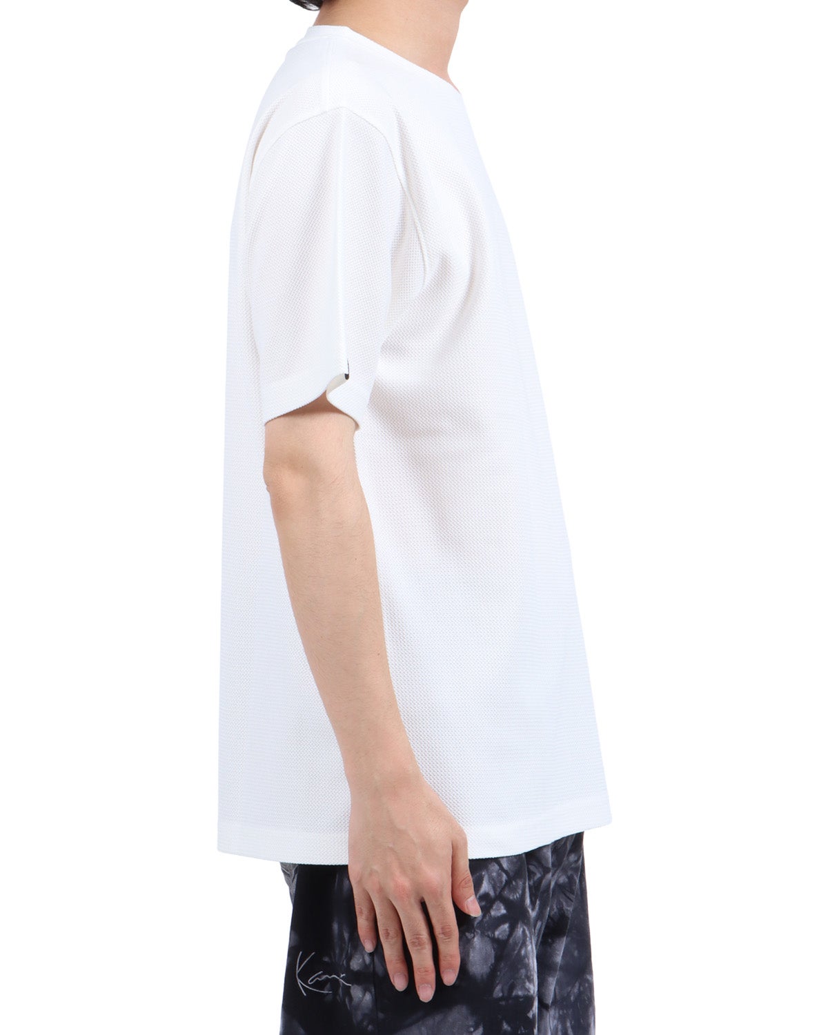 ホワイト：173cm63kg(Lサイズ着用)