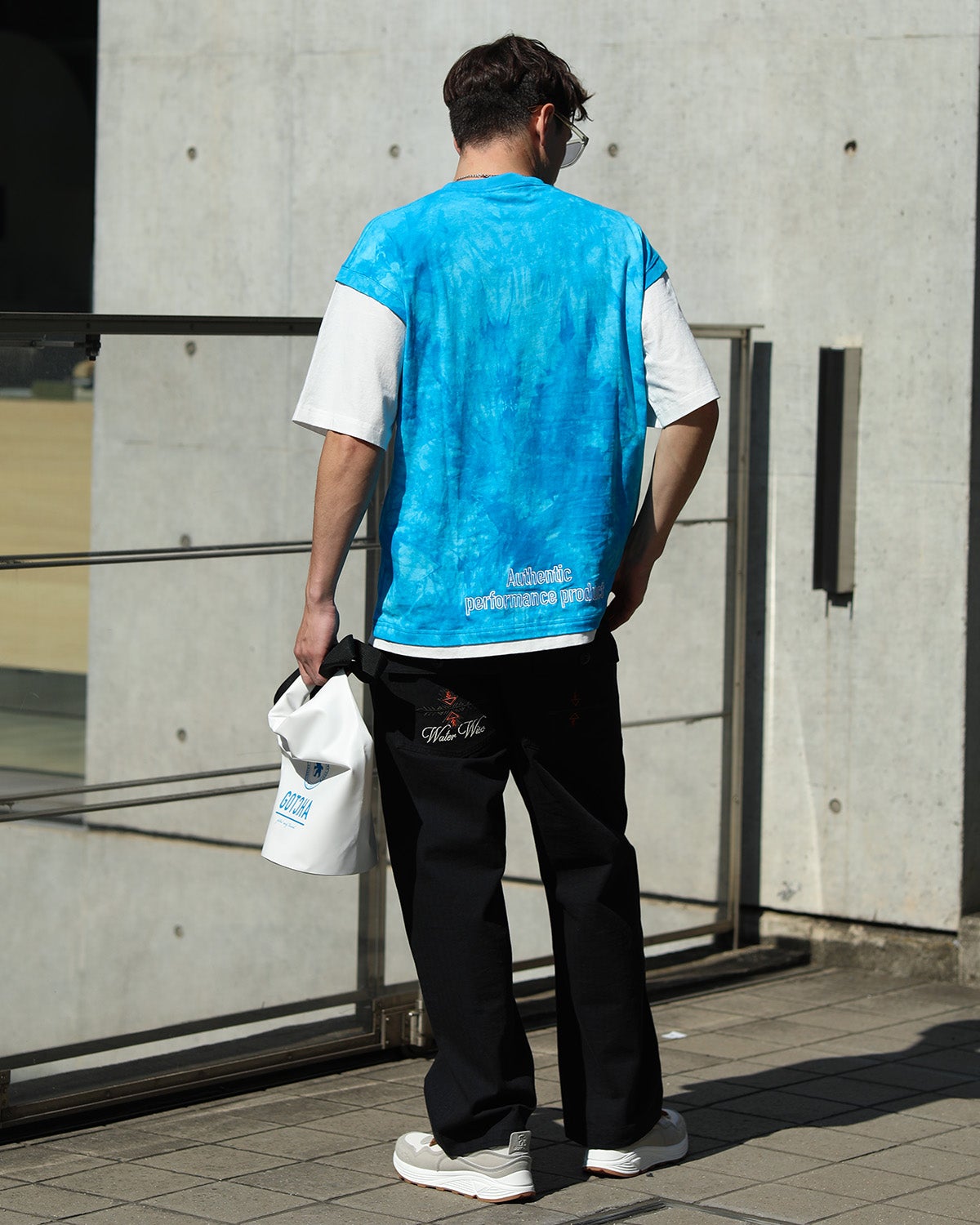 ターコイズ：180cm/70kg(Lサイズ着用)