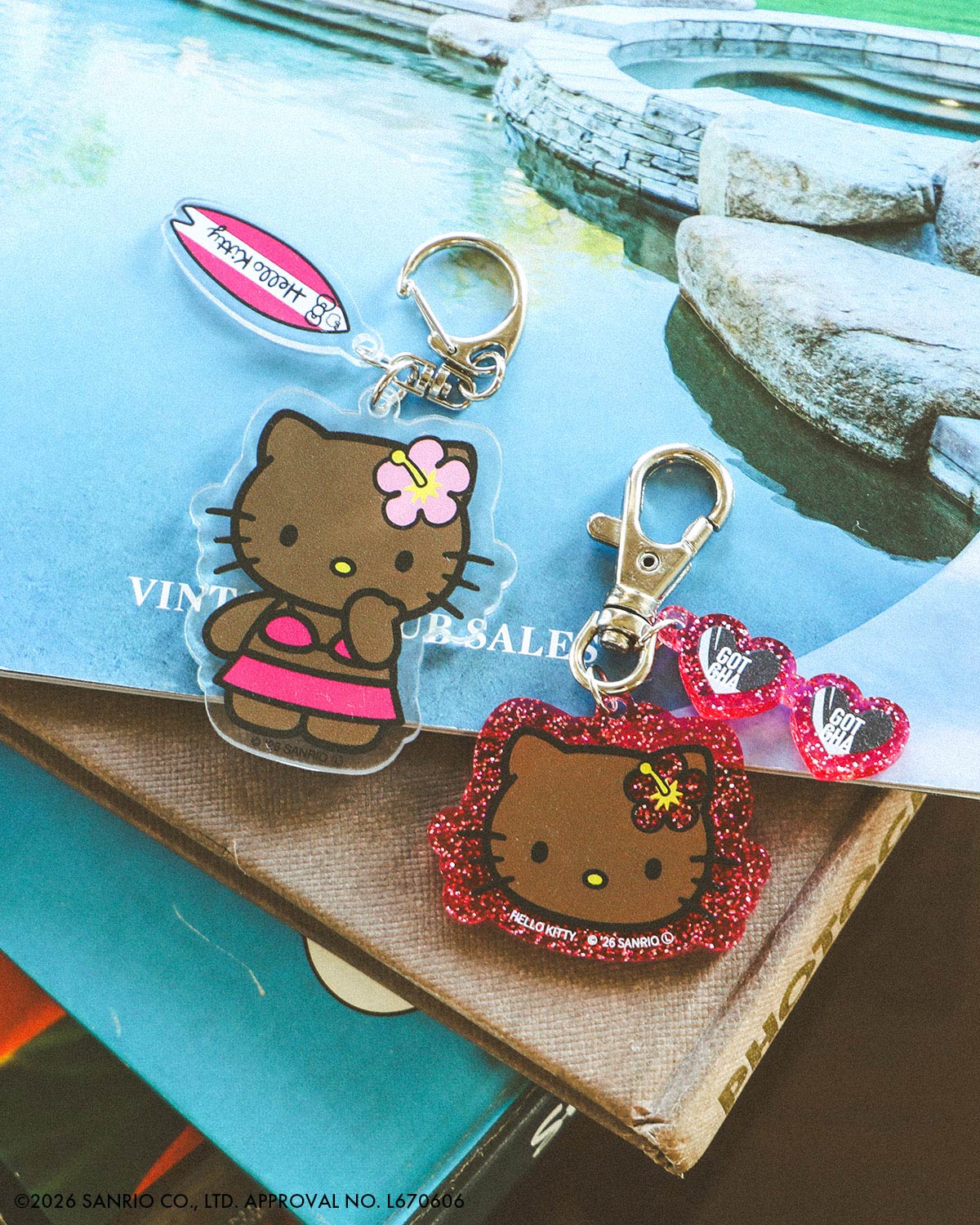 日焼け ハローキティ アクリルキーホルダー