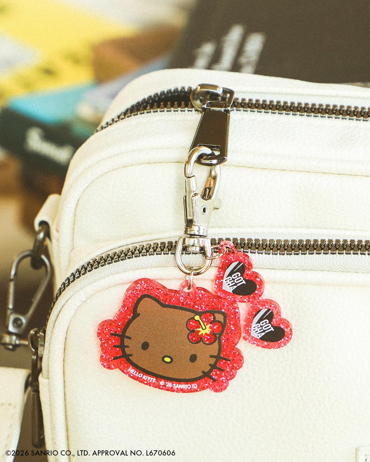 GOTCHA] 日焼け ハローキティ アクリルキーホルダー | PEET ONLINE STORE