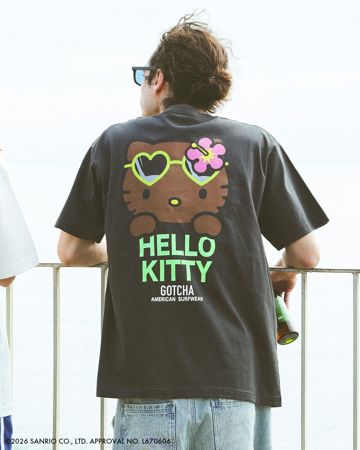 GOTCHA] 日焼け ハローキティ ビッグロゴ T | PEET ONLINE STORE