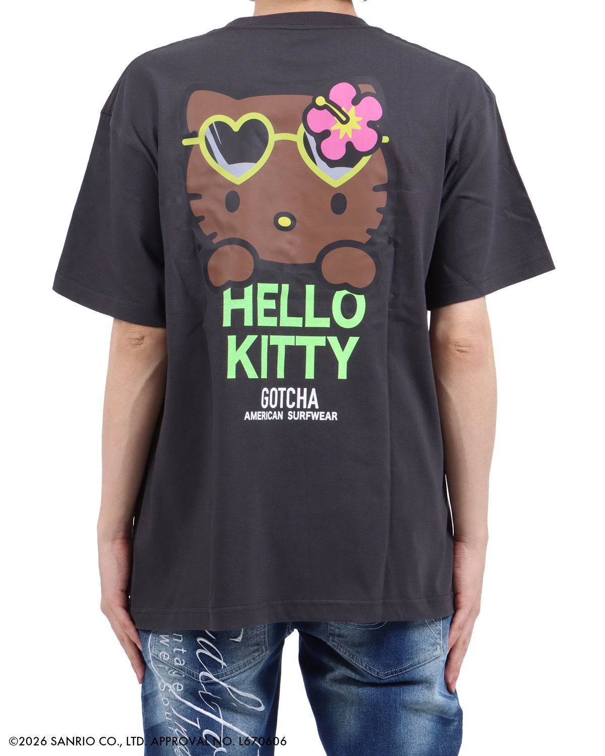 GOTCHA] 日焼け ハローキティ ビッグロゴ T | PEET ONLINE STORE