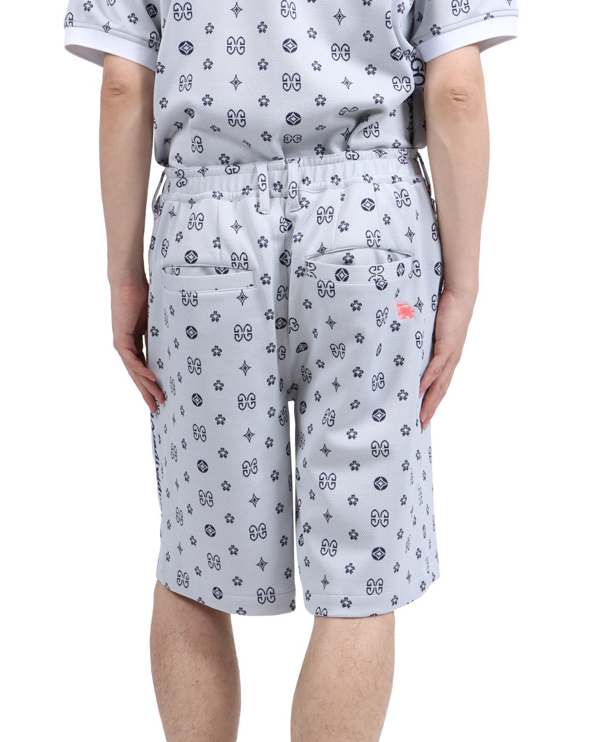 ホワイト：173cm63kg(Lサイズ着用)