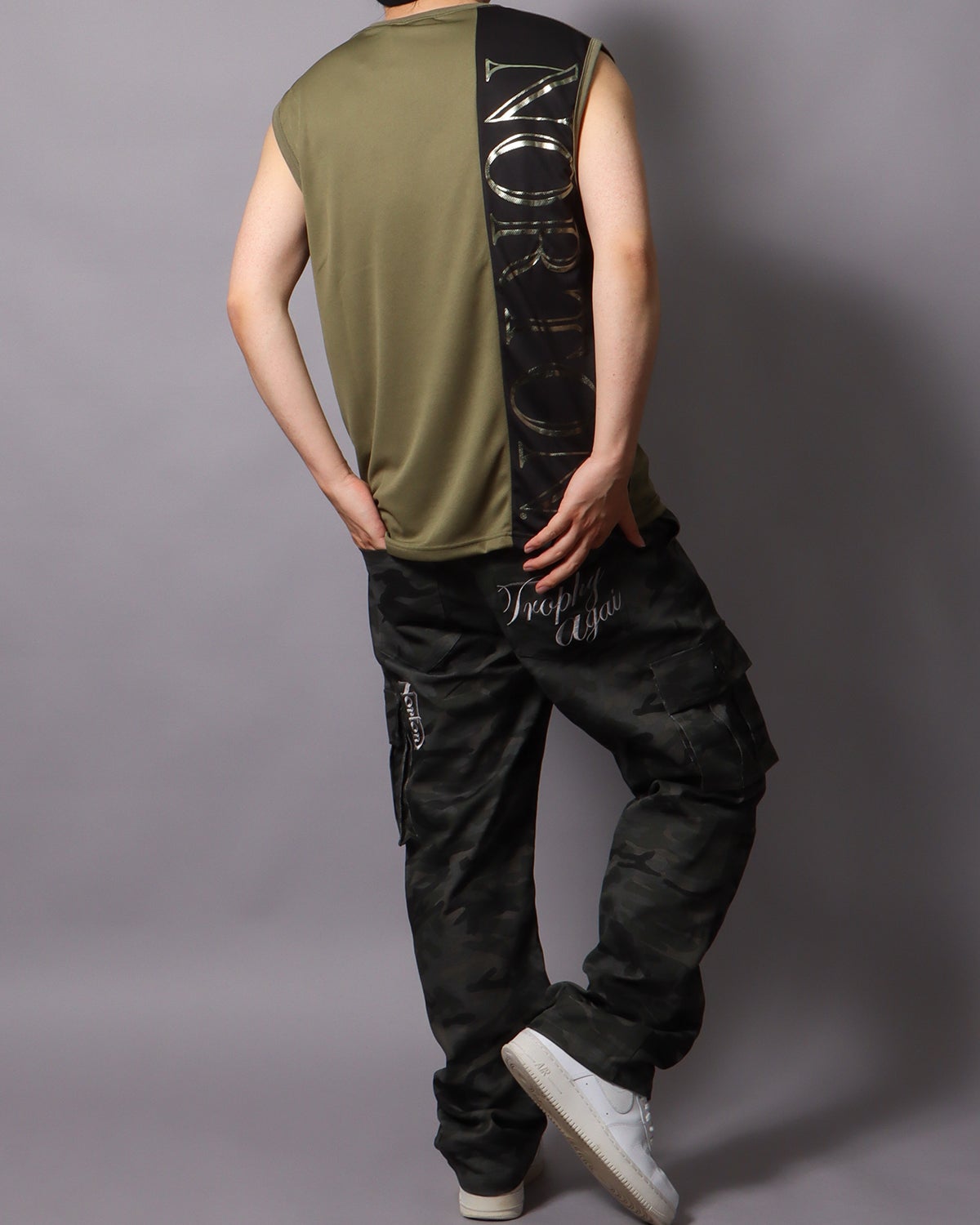 カーキ：178cm/75kg(Lサイズ着用)