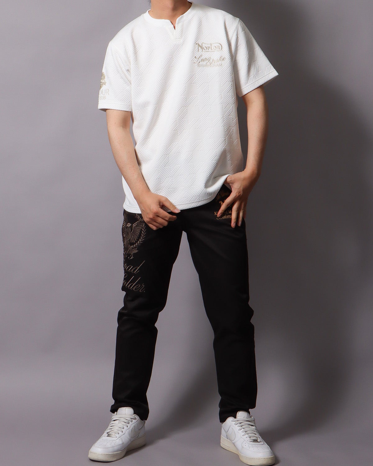 ホワイト：178cm/75kg(Lサイズ着用)