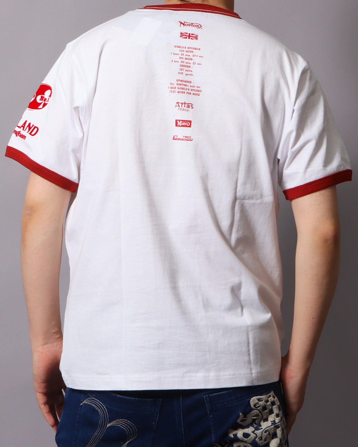 ホワイト：178cm/75kg(Lサイズ着用)