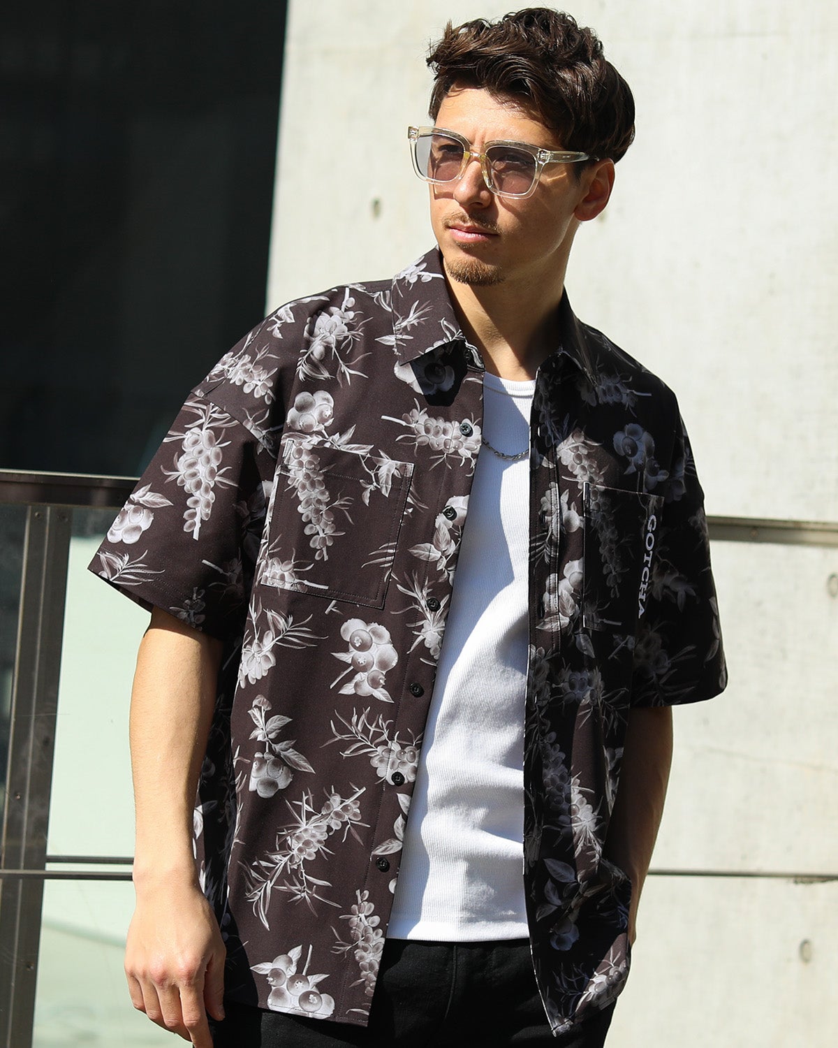 ブラック：180cm/70kg(Lサイズ着用)