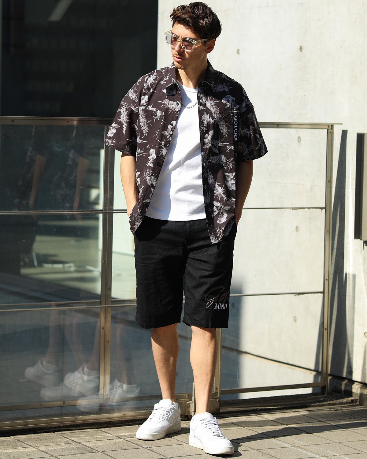 ブラック：180cm/70kg(Lサイズ着用)