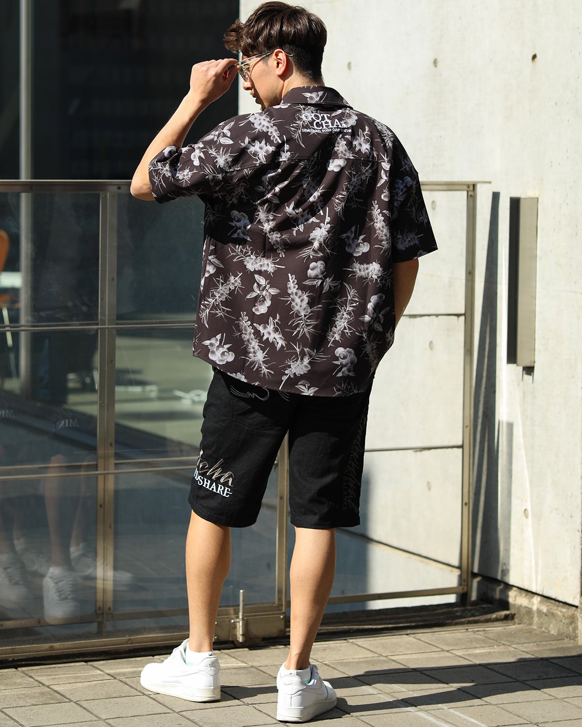 ブラック：180cm/70kg(Lサイズ着用)