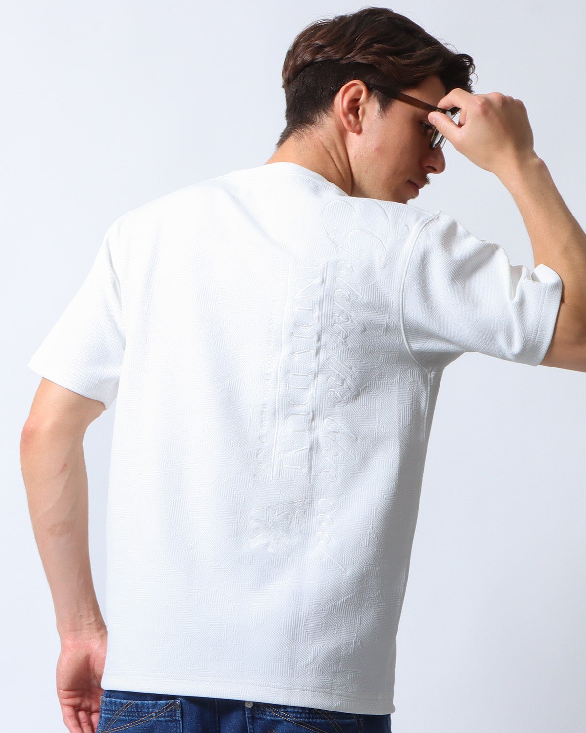 ホワイト:180cm70kg(Lサイズ着用)