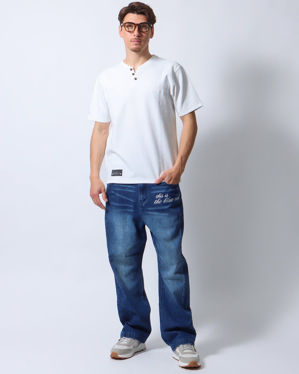 ホワイト:180cm70kg(Lサイズ着用)