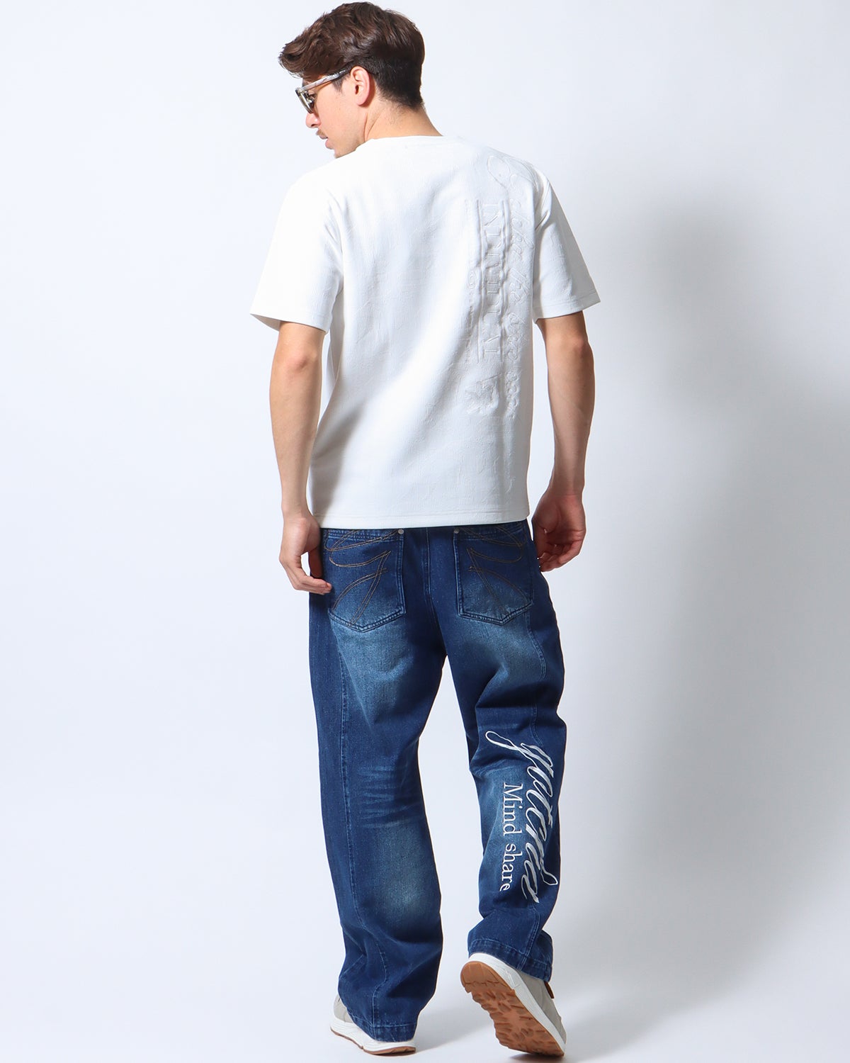 ホワイト:180cm70kg(Lサイズ着用)