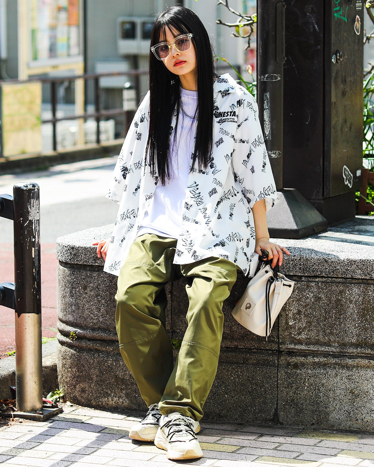 ホワイト：160cm(Mサイズ着用)