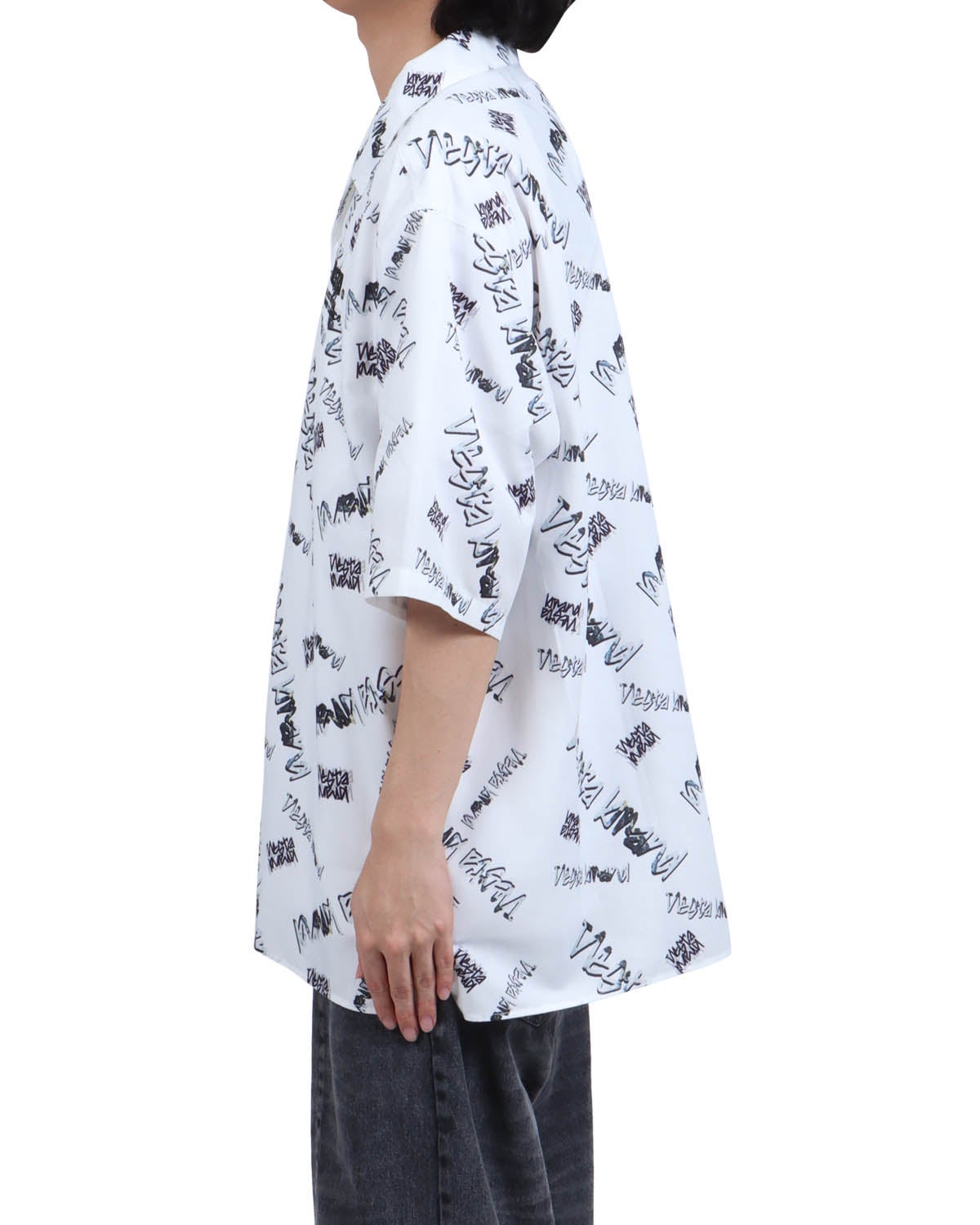 ホワイト：173cm63kg(Lサイズ着用)