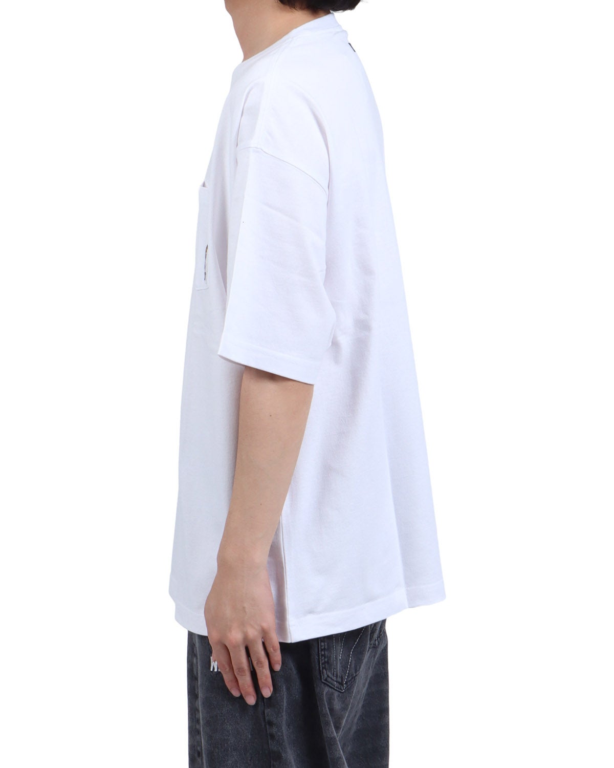 ホワイト：173cm63kg(Lサイズ着用)