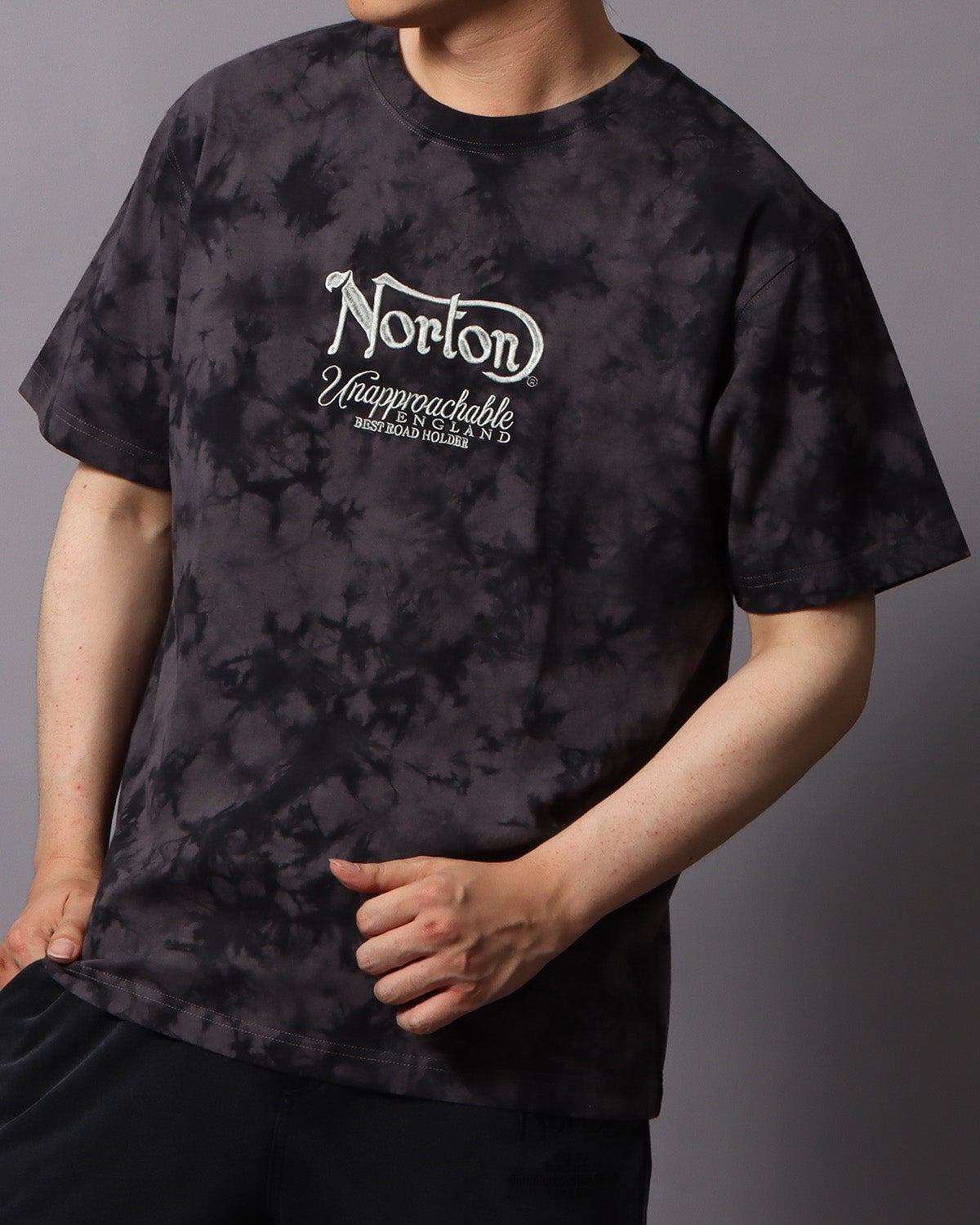 ブラック：178cm/75kg(Lサイズ着用)