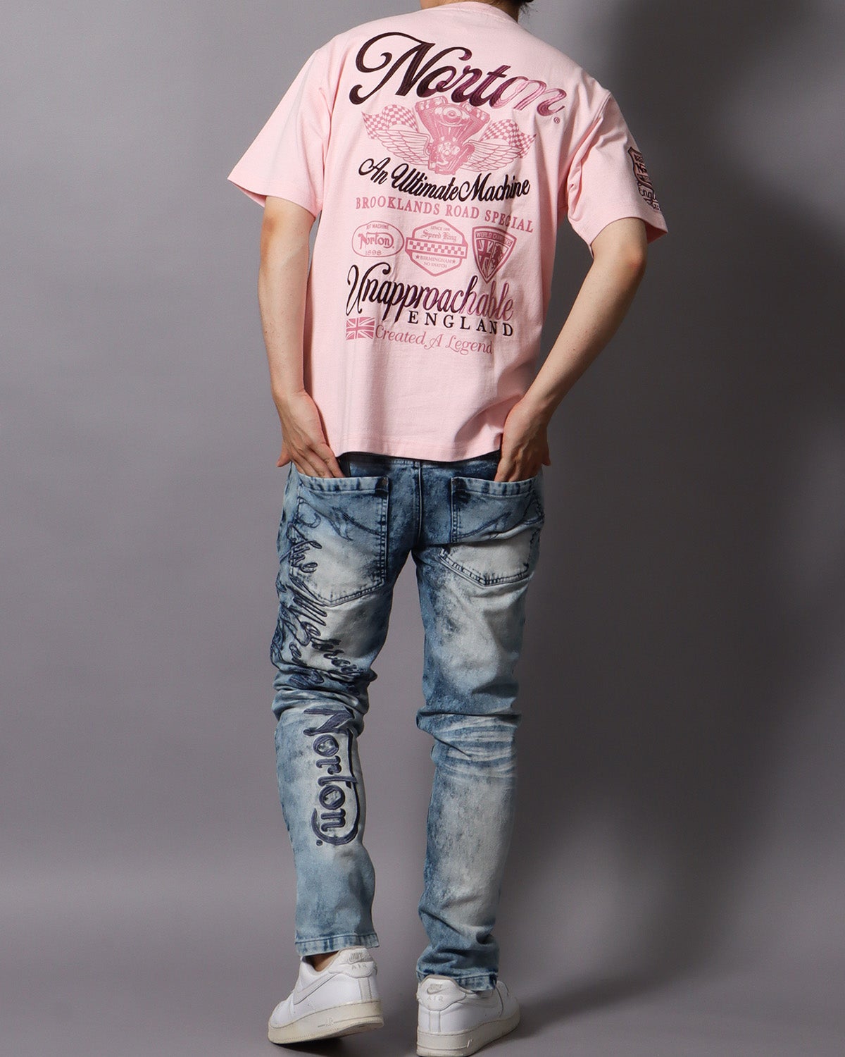 ベビーピンク：178cm/75kg(Lサイズ着用)