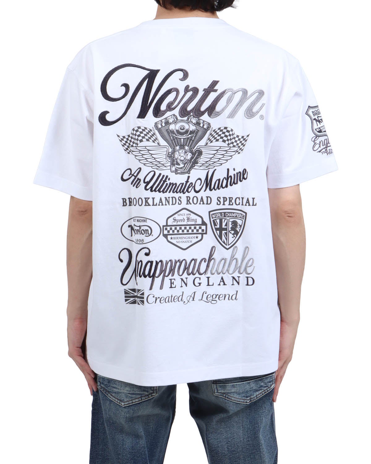 ホワイト：173cm63kg(Lサイズ着用)