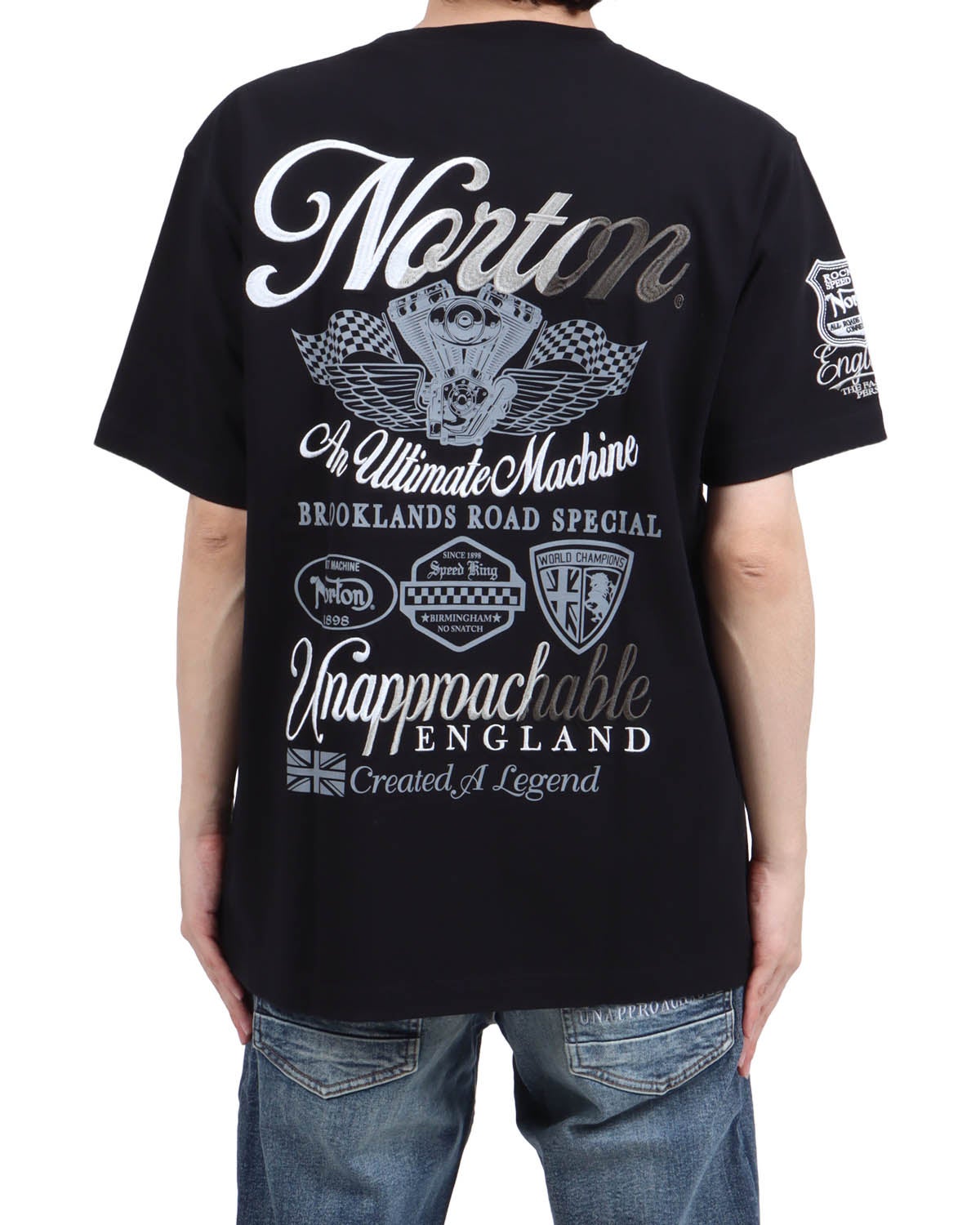 ブラック：173cm63kg(Lサイズ着用)