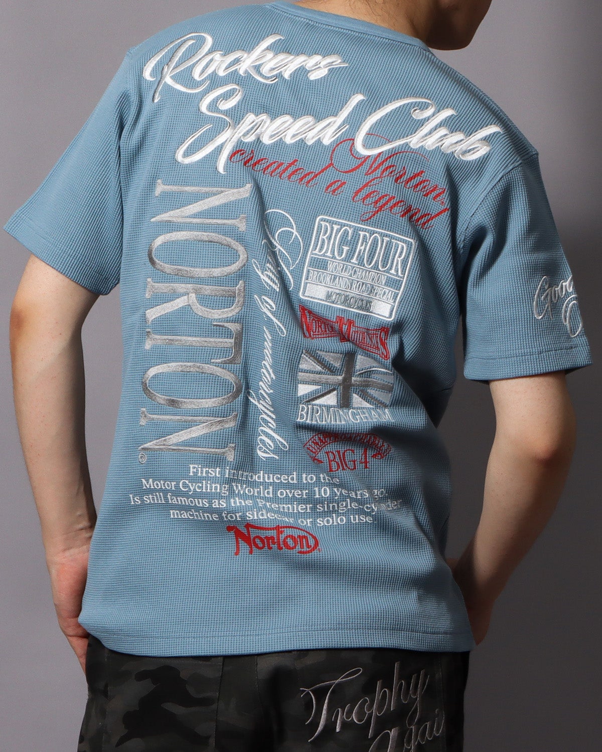 ブルーグレー：178cm/75kg(Lサイズ着用)