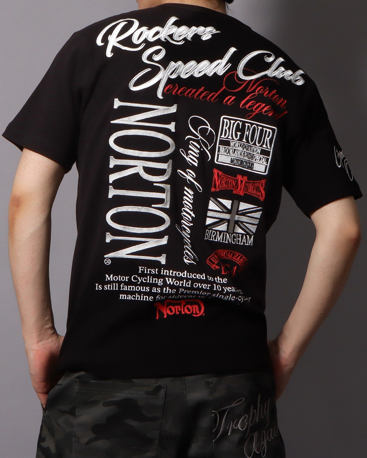 ブラック：178cm/75kg(Lサイズ着用)