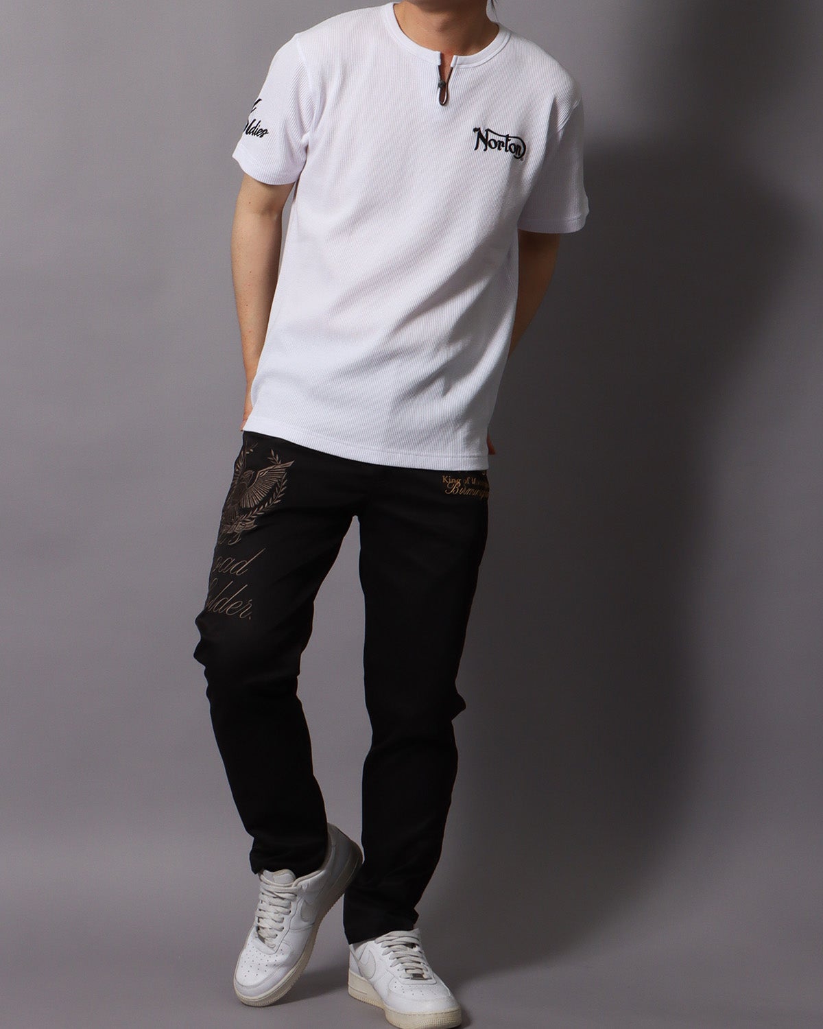 ホワイト：178cm/75kg(Lサイズ着用)