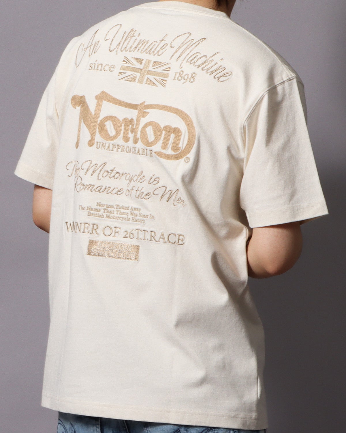 Norton] 同色 チェーン 刺繍 クルーネック T | PEET ONLINE STORE