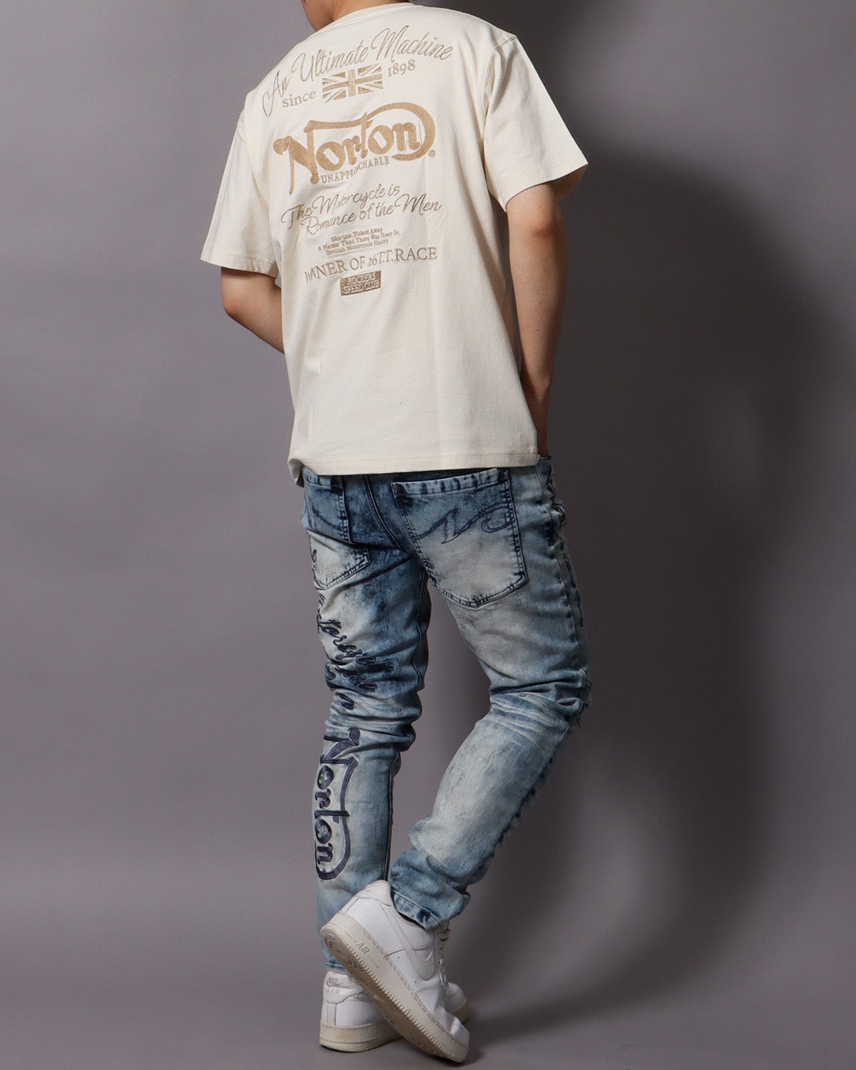 オフホワイト：178cm/75kg(Lサイズ着用)