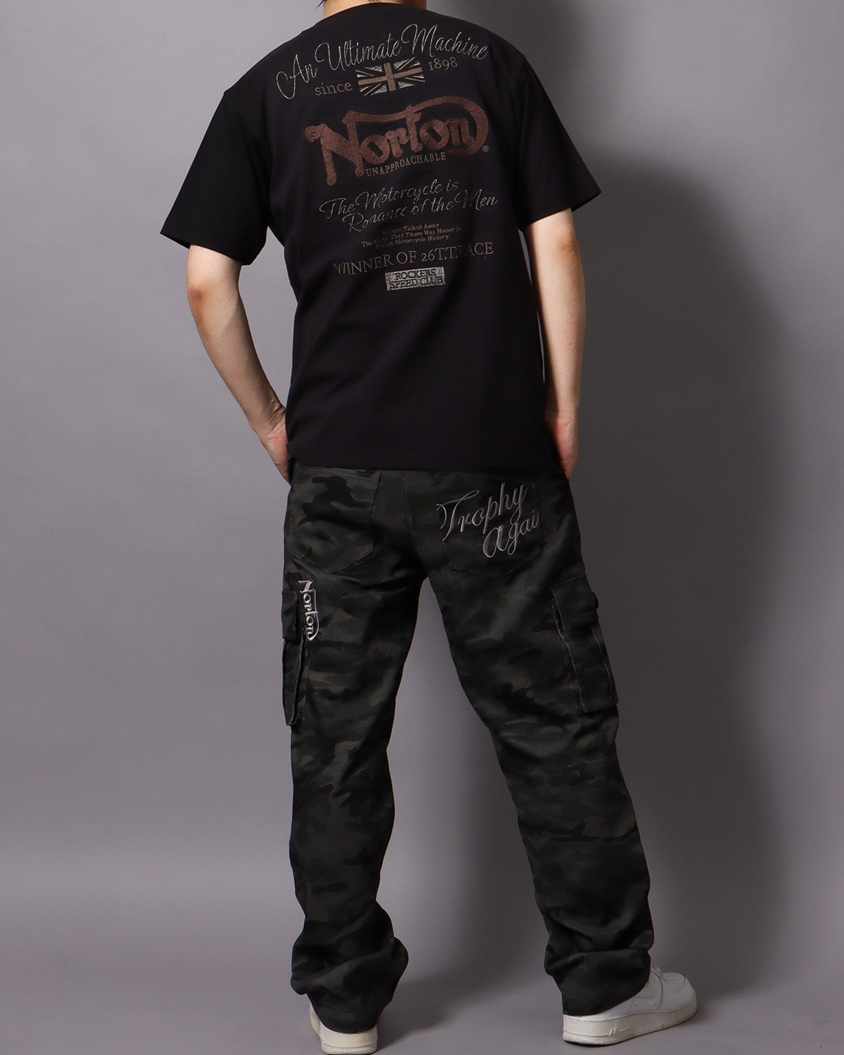 Norton] 同色 チェーン 刺繍 クルーネック T | PEET ONLINE STORE